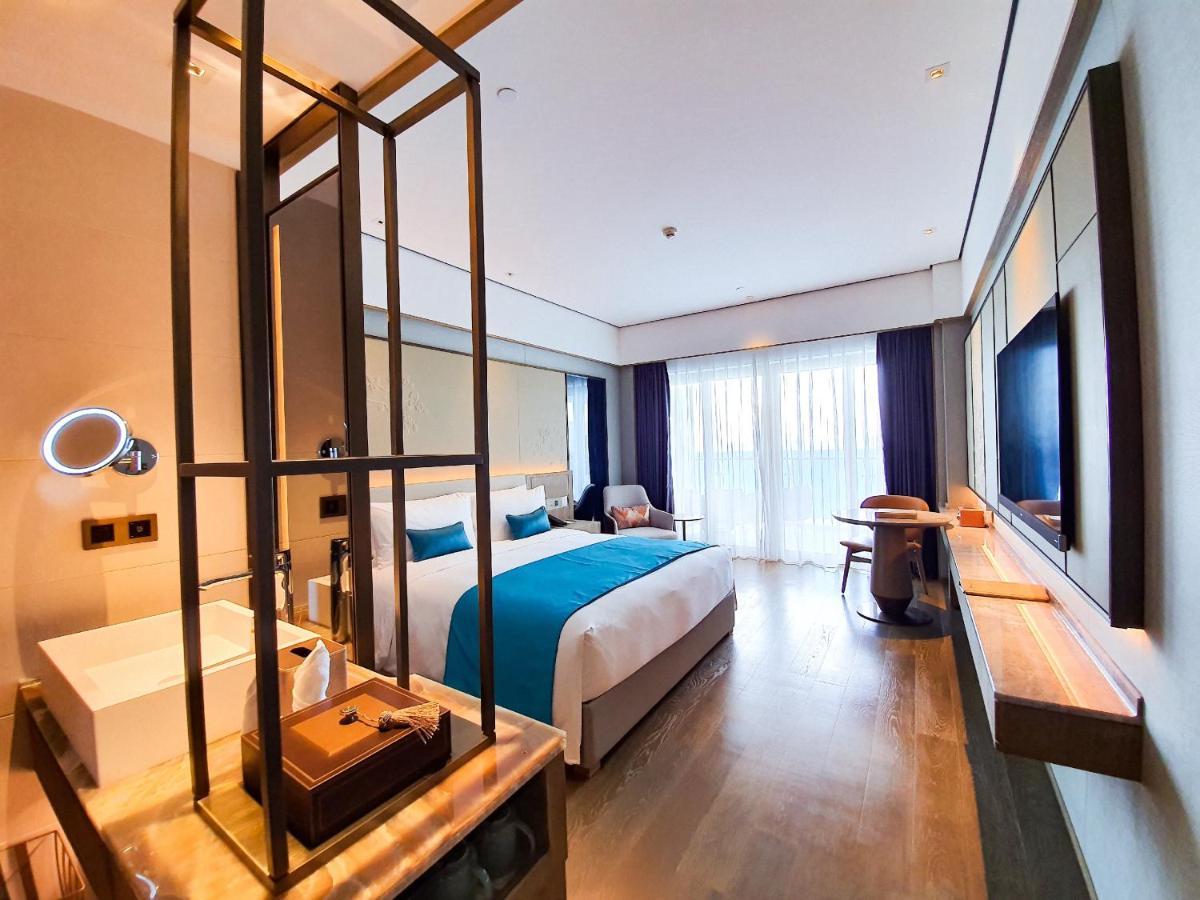 Howard Johnson Plaza By Wyndham Blue Bay Sihanoukville Exterior foto