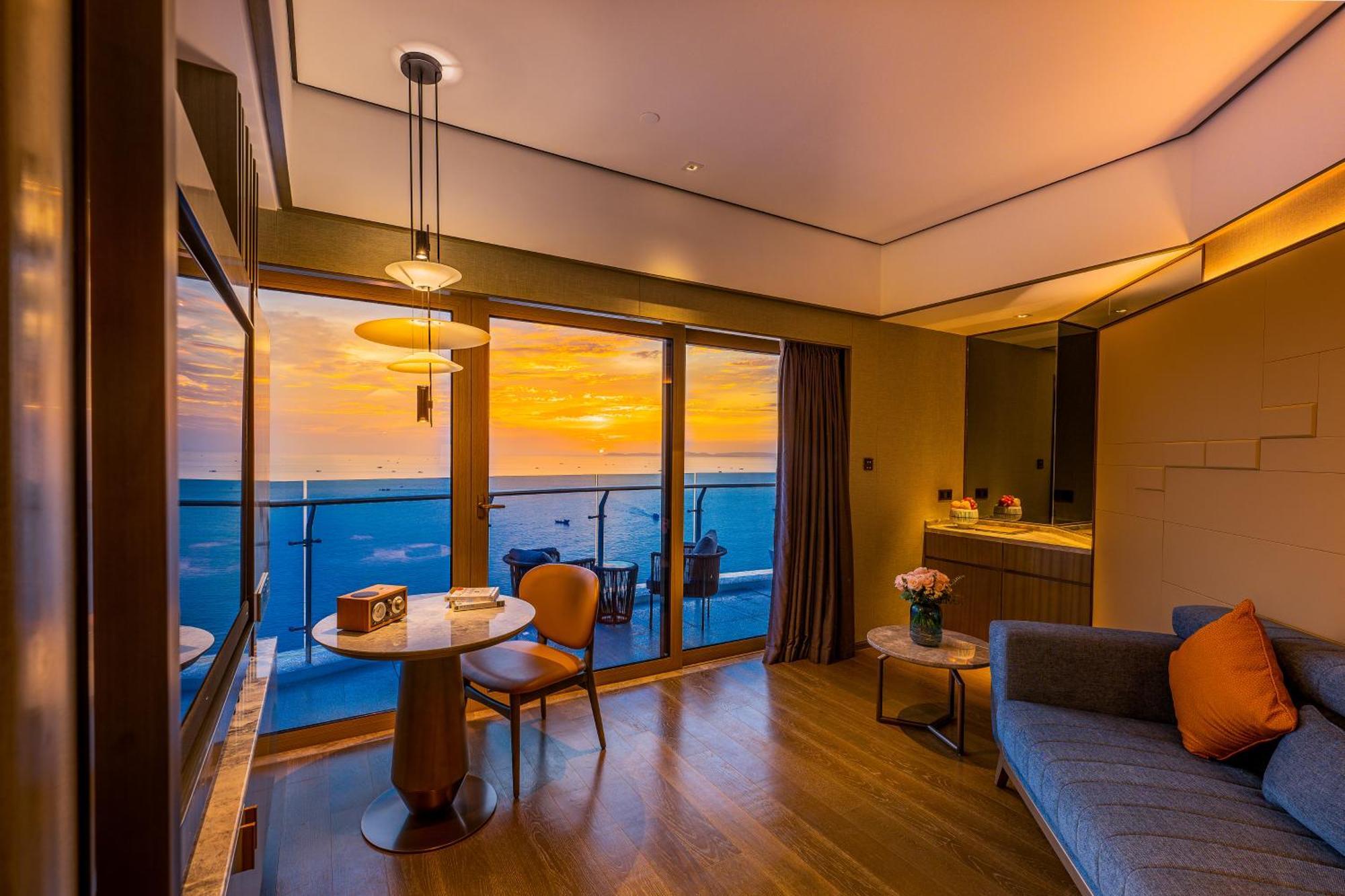 Howard Johnson Plaza By Wyndham Blue Bay Sihanoukville Exterior foto