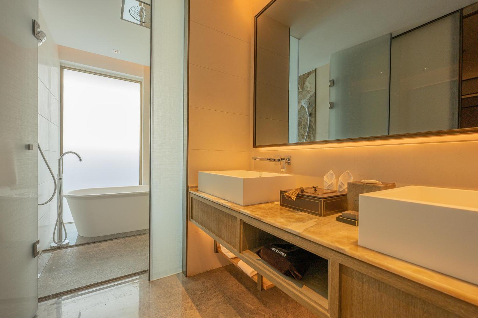 Howard Johnson Plaza By Wyndham Blue Bay Sihanoukville Exterior foto